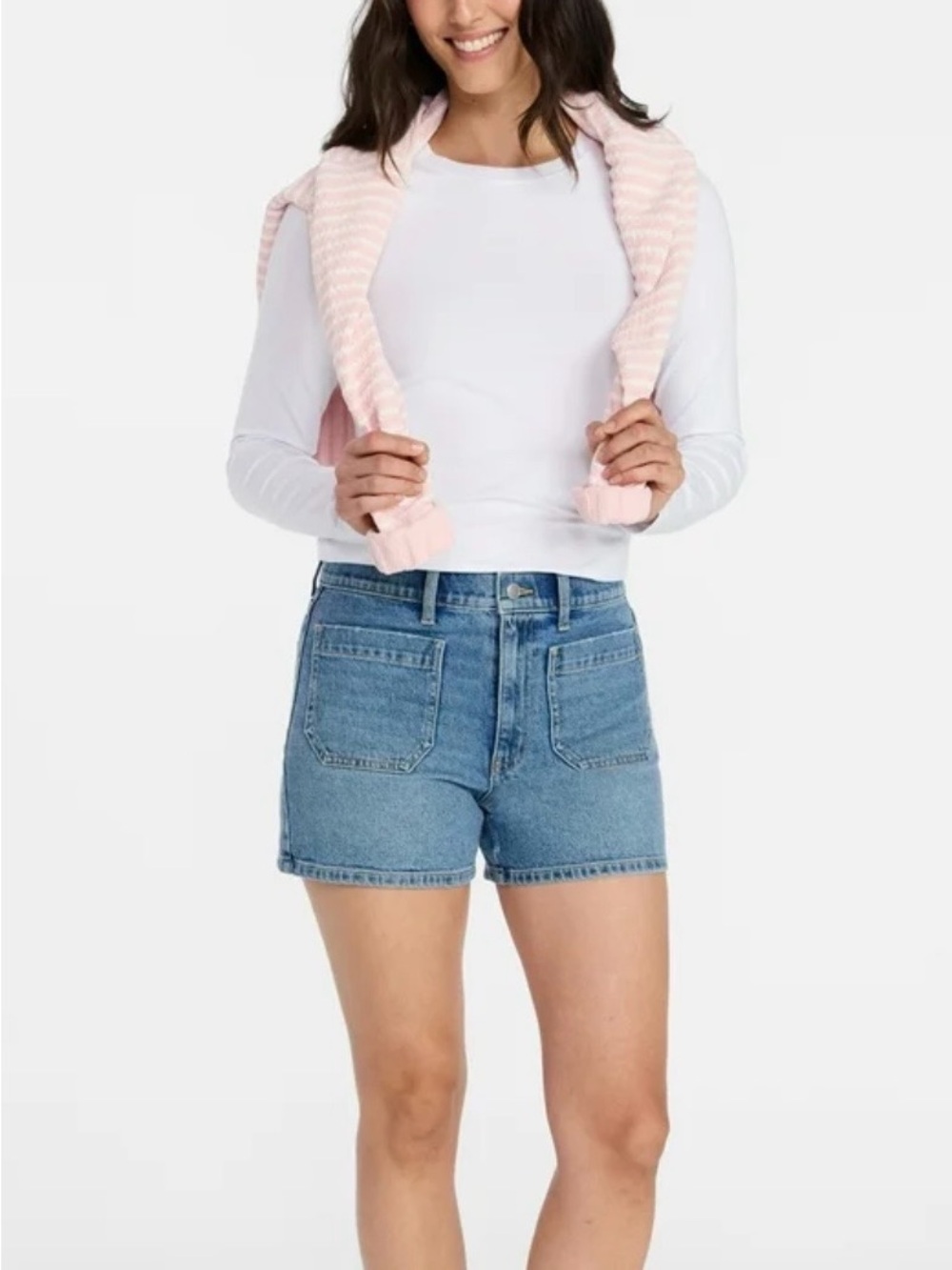 Time and Tru Women's High Rise Patch Pocket Denim Shorts, 4" Inseam Sz 6 NWT
